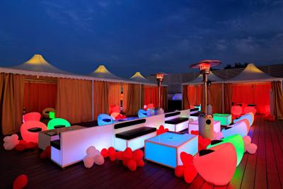 کانتری این اند سوئیتز بای رادیسون دهلی سکت