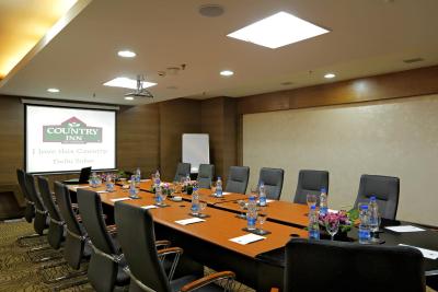 کانتری این اند سوئیتز بای رادیسون دهلی سکت