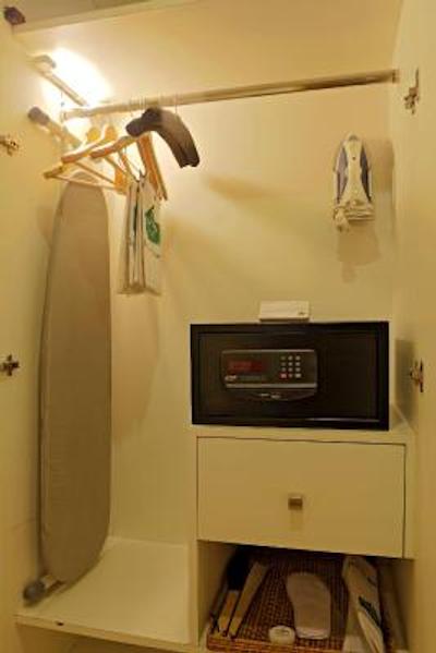 کانتری این اند سوئیتز بای رادیسون دهلی سکت