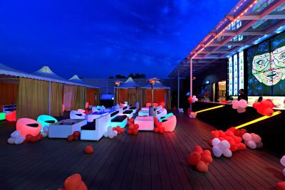 کانتری این اند سوئیتز بای رادیسون دهلی سکت