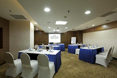 کانتری این اند سوئیتز بای رادیسون دهلی سکت