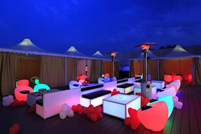 کانتری این اند سوئیتز بای رادیسون دهلی سکت