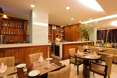 کانتری این اند سوئیتز بای رادیسون دهلی سکت