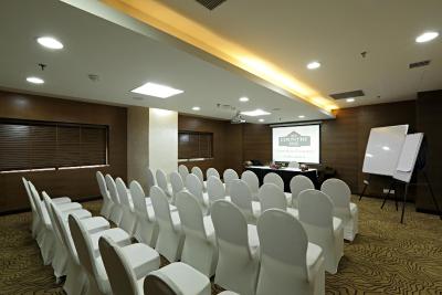 کانتری این اند سوئیتز بای رادیسون دهلی سکت