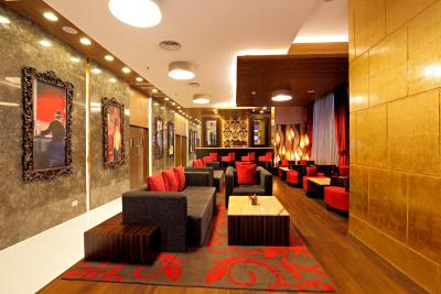 کانتری این اند سوئیتز بای رادیسون دهلی سکت