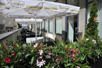 گولدن تولیپ کاسل هتل ریز