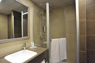 گولدن تولیپ کاسل هتل ریز