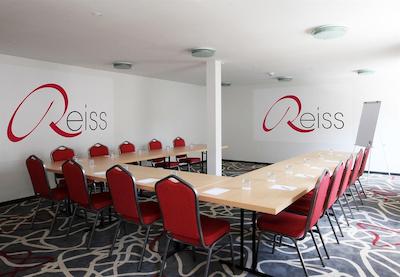 گولدن تولیپ کاسل هتل ریز