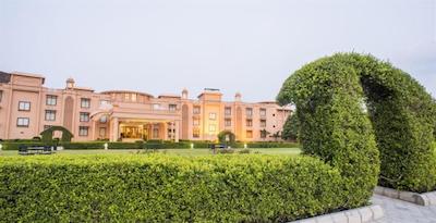 د گلد پالاس اند ریزورت