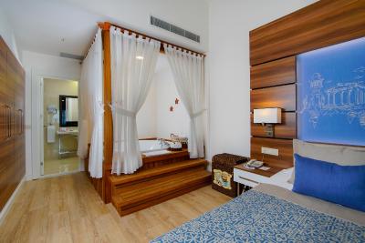 لیماک آتلانتیس دلوکس هتل اند ریزورت