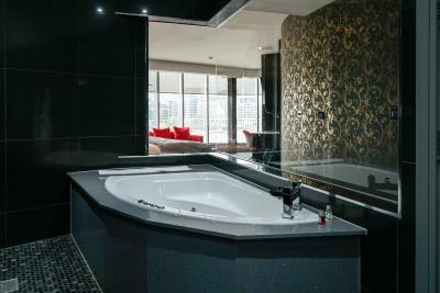 رافل اُن د لفت بانک