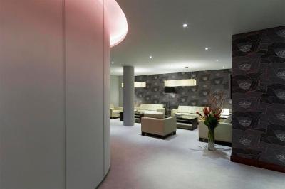 رافل اُن د لفت بانک