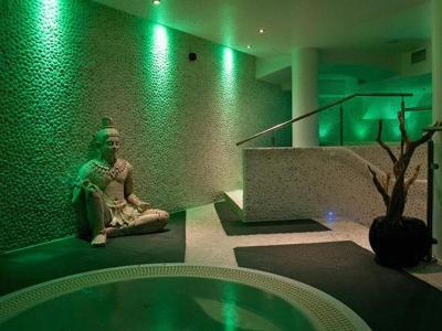 رافل اُن د لفت بانک