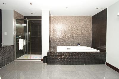 رافل اُن د لفت بانک