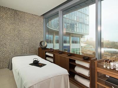 رافل اُن د لفت بانک