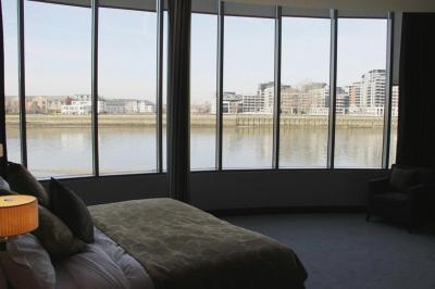 رافل اُن د لفت بانک