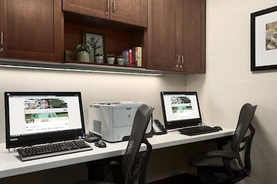 هیلتون گاردن این اسالت لاک سیتی آیرپرت