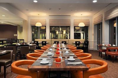 هیلتون گاردن این اسالت لاک سیتی آیرپرت