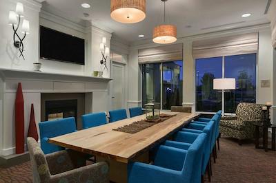 هیلتون گاردن این اسالت لاک سیتی آیرپرت