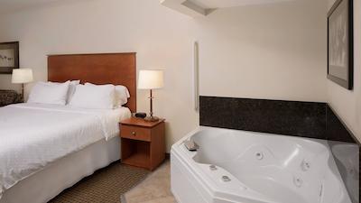 فور پوینتز بای شراتون فرت میرز آیرپرت