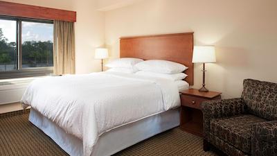 فور پوینتز بای شراتون فرت میرز آیرپرت