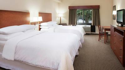 فور پوینتز بای شراتون فرت میرز آیرپرت