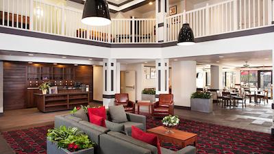 فور پوینتز بای شراتون فرت میرز آیرپرت