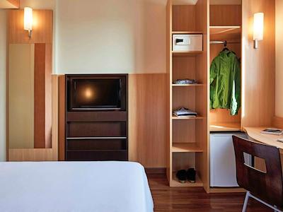 ایبیز کوریتیبا شپینگ