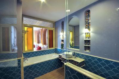 سالیل هتل سوخومویت سوی 11