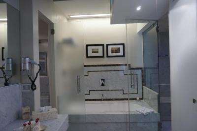 تروی پالاس لوکسوری این