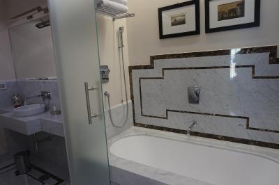 تروی پالاس لوکسوری این