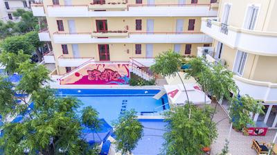 اراتو استودیز اند اپارتمنتز