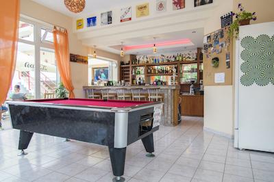 اراتو استودیز اند اپارتمنتز