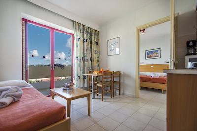 اراتو استودیز اند اپارتمنتز