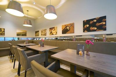 گهتل هتل اند لیوینگ وورزبورگ