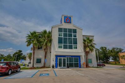 متل 6 بیلاکسی بیچ