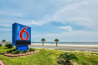 متل 6 بیلاکسی بیچ