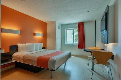 متل 6 بیلاکسی بیچ