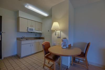 متل 6 بیلاکسی بیچ