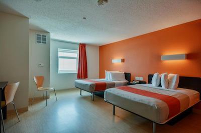 متل 6 بیلاکسی بیچ