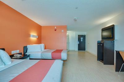 متل 6 بیلاکسی بیچ