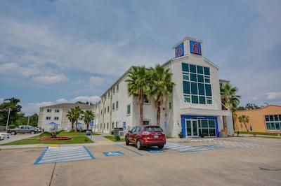 متل 6 بیلاکسی بیچ