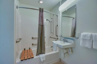 متل 6 بیلاکسی بیچ