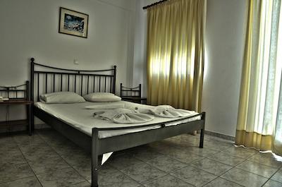 نیکلاز ویلاز