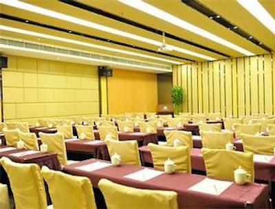 دز هتل هتسپرینگ فوزهو