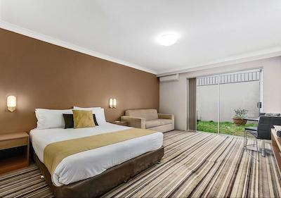 تورادجی بیچ هتل