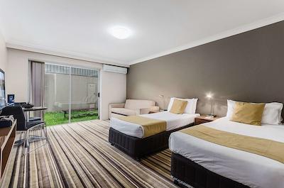 تورادجی بیچ هتل