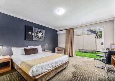 تورادجی بیچ هتل