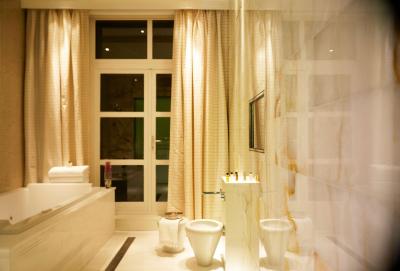 پارک حیات استانبول-ماکا پالاس