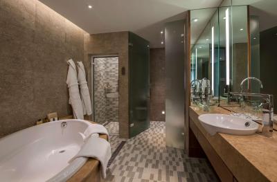 پارک حیات استانبول-ماکا پالاس